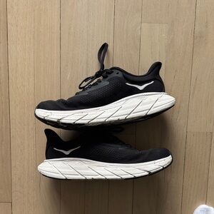 Hoka Arahi gently used Black Running Shoes